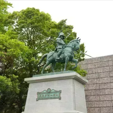 Statue of Yamauchi Katsuyo in Kochi